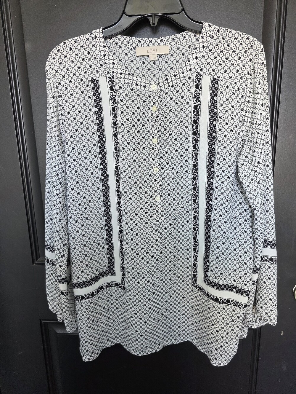 LOFT Black White Geometric Print Henley Blouse Size Large Boho Long Sleeve Tunic - Picture 2 of 10